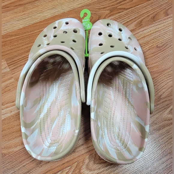 Crocs Women's Or Men's Beige and Pink Clogs, NWT, Size W10/M8 - Picture 2 of 4